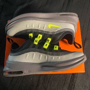 Nike Air Max Axis TD 'Black Volt